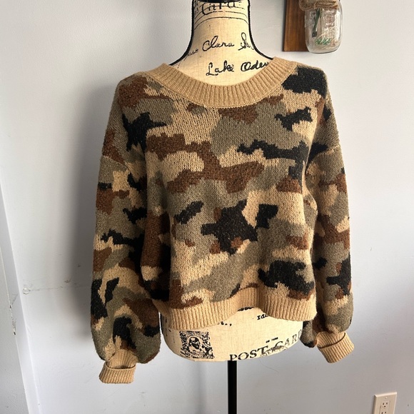 HYFVE Sweaters - HYFVE Camouflage Chunky cropped sweater
